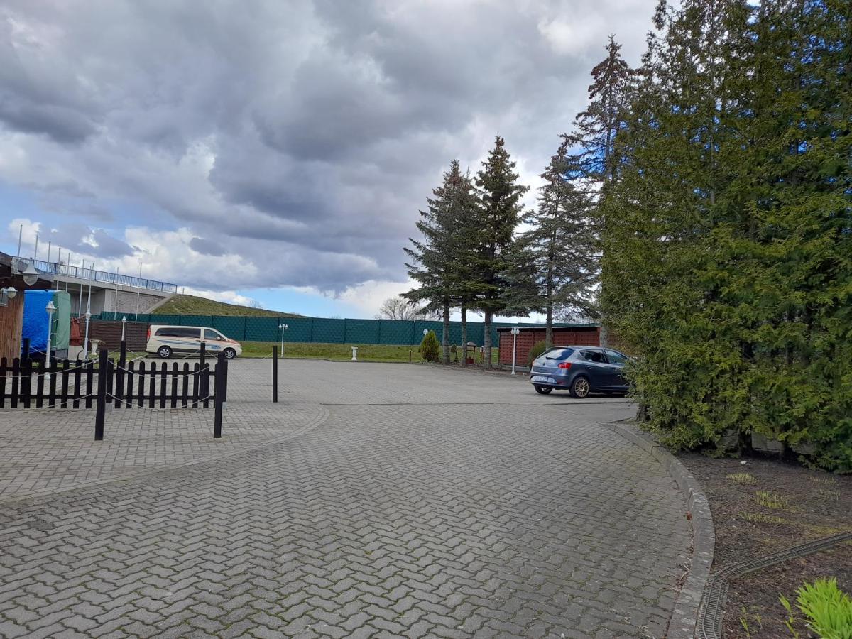 Hotel Am Stadtwall Anklam Exteriör bild